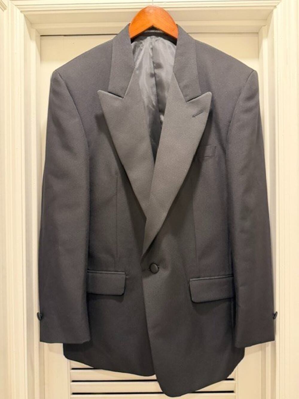 Black Tuxedo Jacket Mens 42R Peak Lapel Satin One Button Formal Dinner Blazer